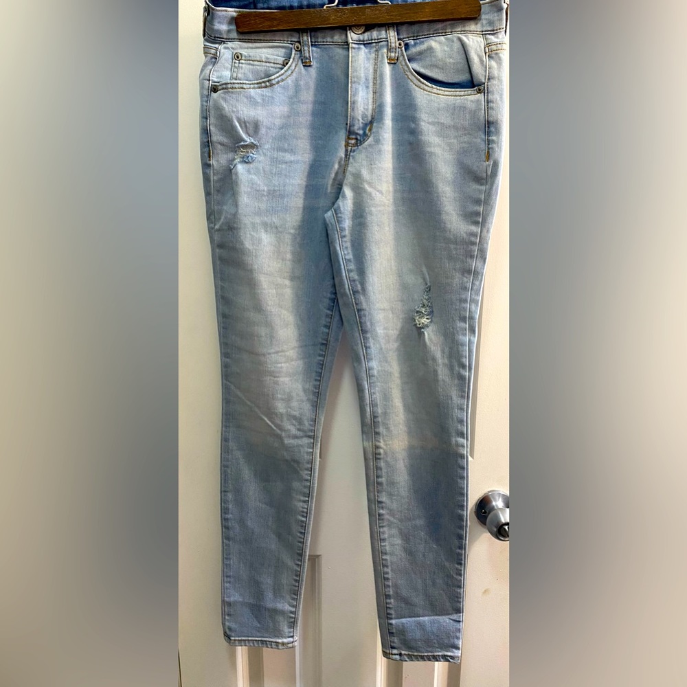 NEW Aeropostale High Waisted Jegging Light Wash Distressed Jeans Size 8